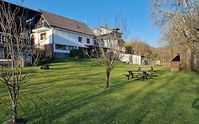 Apartamento con jardín y barbacoa
